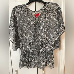 Elle Black/white Blouse Size M  EUC